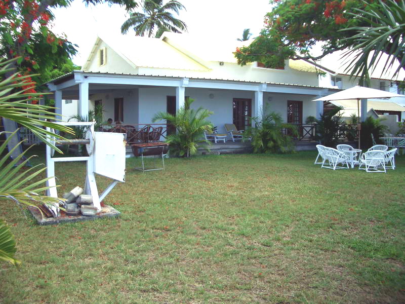 Domino Beach Bungalow